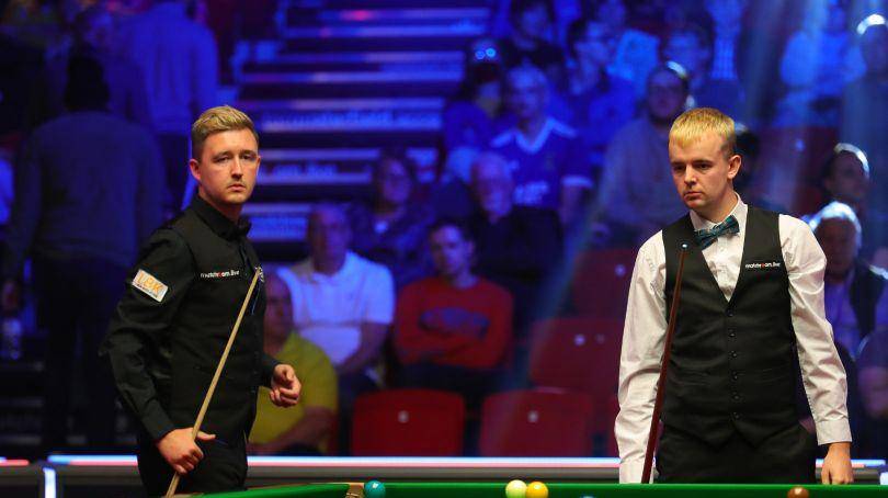 肌肉线条被 肌肉线条被