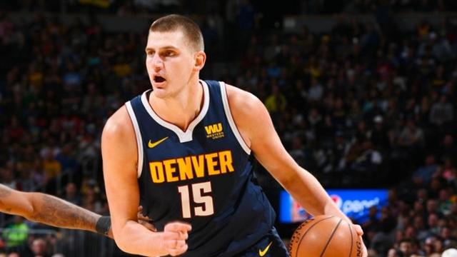 同样是脱衣庆祝为啥张本智和遭日本球迷辱骂